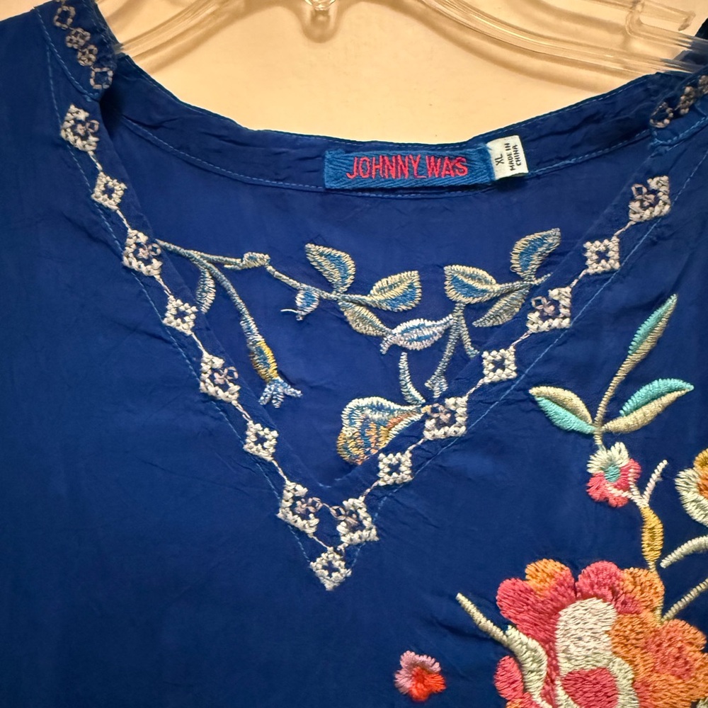 Jonny Was Size XL blue Embroidered Flowers+ sleeveless Tunic Top w/ Side Slits - Picture 8 of 9
